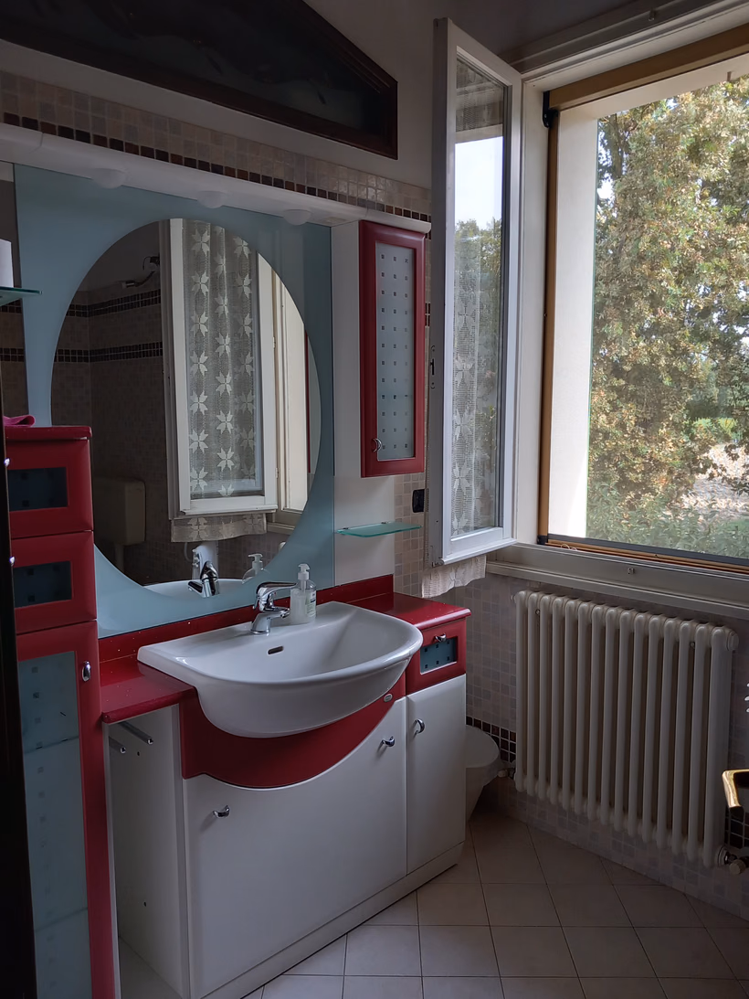 Il bagno de La Casa di Pilar, con doccia e sanitari